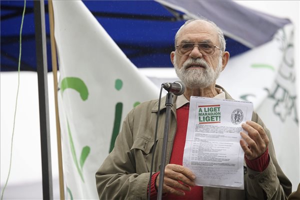 Ráday Mihály a Civilzugló Egyesület tüntetésén 2015 09 26. Kép: Balogh Zoltán MTI