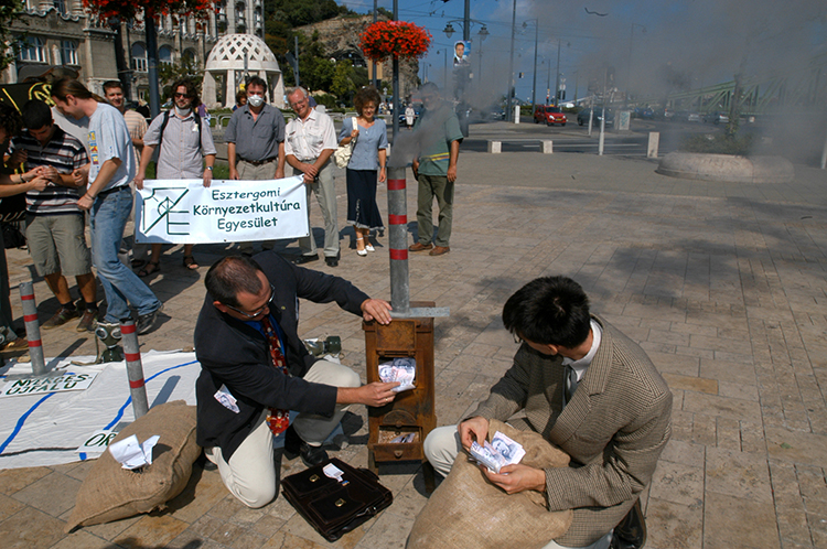 HUMUSZ hulladékégetés elleni demó 2006 Gellért-tér fotó: Sarkadi Péter greenfo